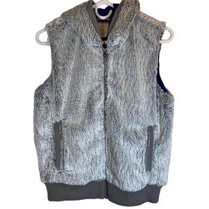 Patagonia Conejo Women’s Gray Furry Vest Size Small Hooded